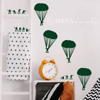 Kleine Fallschirmjäger Der Armee Eimer Mit Soldaten - Wandaufkleber Benutzerdefinierte Vinyl-Kunstaufkleber Für Schulen, Kinderzimmer von danadecals