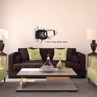 Personalisierter Fußball Der Durch Die Wand Schlägt Mit Name - Wandaufkleber-Vinyl-Aufkleber von danadecals
