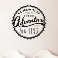 Somewhere Adventure Wartend Zitat - Wandaufkleber Benutzerdefinierte Vinyl Art Stickers von danadecals