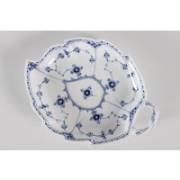 Royal Copenhagen Musselmalet Blau Geriffelte Spitze Servierplatte No. 549 Mit Stempel Aus Der Zeit 1923-34 Handgemalt in Dänemark Royal Copenhagen Musselmalet Blau Geriffelte Spitze Servierplatte No. 549 Mit Stempel Aus Der Zeit 1923-34 Handgemalt in Dänemark von danishhome
