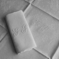 Vintage 2 Antike Jugendstil Leinen Servietten Mit Relief Monogramm Gp Blätterranken Großen Mohnblüten Frankreich Um 1900 Geschenkidee von darauffreueichmich