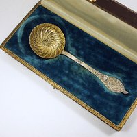 Vintage Antike Seltene Feinster Zuckerstreulöffel Silber Punze Minerva Kopf 950Er Feingehalt Und Vermeil in Originalbox Frankreich Um 1900 Vintage Antike Seltene Feinster Zuckerstreulöffel Silber Punze Minerva Kopf 950Er Feingehalt Und Vermeil in Originalbox Frankreich Um 1900 von darauffreueichmich