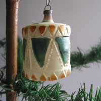 Vintage Antiker Christbaumschmuck Schönes Seltenes Glasornament Als Trommel Für Weihnachtsbaum Gansfederbaum Tannenbaum Deutschland Um 1920 Vintage Antiker Christbaumschmuck Schönes Seltenes Glasornament Als Trommel Für Weihnachtsbaum Gansfederbaum Tannenbaum Deutschland Um 1920 von darauffreueichmich