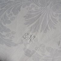 Vintage Antikes Leinen Handtuch Küchentuch Jugendstil Monogramm Ek Akanthusblätter Mit Beeren Ornamente 113x56cm Frankreich 1920 von darauffreueichmich