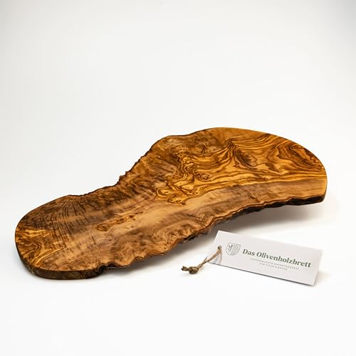 DAS OLIVENHOLZBRETT® großes Servierbrett aus Olivenholz/Antipasti Servierbrett/Servierbrett für Wurst, Käse etc/naturform/Olivenholzbrett mit naturbelassenem Rand, 55cm von das Olivenholzbrett
