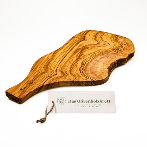DAS OLIVENHOLZBRETT® Schneidebrett, Servierbrett in Naturform mit Griff 50cm von das Olivenholzbrett