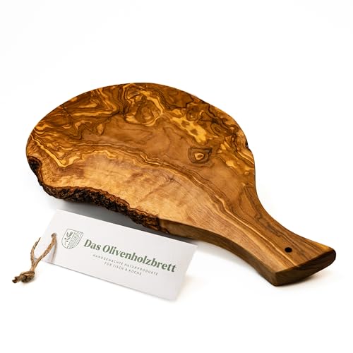 DAS OLIVENHOLZBRETT® Schneidebrett, Servierbrett in Naturform mit Griff 30cm von das Olivenholzbrett