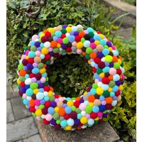 Großer Pompom Kranz 35 cm Wohndeko Gute Laune Weihnachtsgeschenk Großer Pompom Kranz 35 cm Wohndeko Gute Laune Weihnachtsgeschenk von dasspatzennest