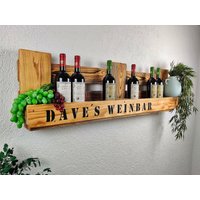 Weinregal Holz Weinflaschenhalter Wand Aus Palette Mit Wunschtext Weinbar Beflammt Wandregal Küche Hängend Palettenmöbel Für Das Esszimmer von davesredesign