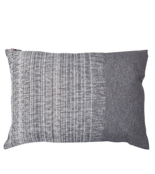 David Fussenegger Kissenhülle Lima Effekt aus Recyclingbaumwolle David Fussenegger Kissenhülle Lima Effekt aus Recyclingbaumwolle von david fussenegger