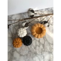 Herbst Deko Set | Jesmonite Handgemachter Kürbis Dekorativer Kerzenständer Halloween Dekor Herbst Deko Set | Jesmonite Handgemachter Kürbis Dekorativer Kerzenständer Halloween Dekor von decorfromczech