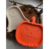 Tablett Kürbis | Gespenst Halloween Dekor Jesmonite Handgemachtes Seifenschale Schlüsselaufbewahrung von decorfromczech