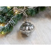 Bauernsilber Dekokugel - Zwiebel Mit Krone Handgefertig Höhe 7 cm Bauernsilber Dekokugel - Zwiebel Mit Krone Handgefertig Höhe 7 cm von dekodreamswolf