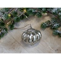 Bauernsilber Dekokugel - Zwiebel Mit Krone Handgefertig Höhe 9 cm Bauernsilber Dekokugel - Zwiebel Mit Krone Handgefertig Höhe 9 cm von dekodreamswolf