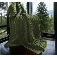Kuscheldecke "Zopfmuster Grün", Sofaüberwurf, Sofadecke, Decke Gestrickt, Strickdecke von dekorIris