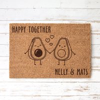 Avocado Liebe Personalisierte Kokos Fußmatte Happy Together | Avocado Paar, Herzen + Namen Indoor Türmatte Geschenk Einzug Hochzeit von derBandshop