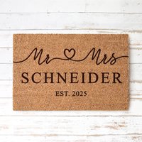 Mr & Mrs Personalisierte Kokos Fußmatte Mit Name Und Jahreszahl | Indoor Türmatte Geschenk Einzug Hochzeit Mr & Mrs Personalisierte Kokos Fußmatte Mit Name Und Jahreszahl | Indoor Türmatte Geschenk Einzug Hochzeit von derBandshop