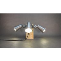 Art Deco Lampe Antike Industrie Design Not Beleuchtung Eisen Und Aluminiumguss 1924 Retro Wandlampe Antik Vintage Bunkerlampe von derlampendealer