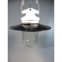 Art Deco Lampe Bauhaus Glaskolben Super Erhaltene Hängelampe Mit Emailleschirm Antik Deckenlampe Industrie Design Retro Hängeleuchte Art Deco Lampe Bauhaus Glaskolben Super Erhaltene Hängelampe Mit Emailleschirm Antik Deckenlampe Industrie Design Retro Hängeleuchte von derlampendealer