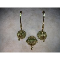 Drei Garderobenhaken Massiv Messingguss Kleiderhaken Mini Wandgarderobe Antiker Messing Garderobe Vintage Drei Garderobenhaken Massiv Messingguss Kleiderhaken Mini Wandgarderobe Antiker Messing Garderobe Vintage von derlampendealer