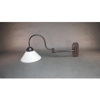 Vintage Wandlampe Massiv Messing in Bronze Brüniert Retro Wandleuchte Gelenk Leselampe Verstellbare Handarbeitslampe Schneeweißer Glasschirm von derlampendealer