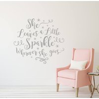 Sie Hinterlässt Ein Wenig Funkeln, Wo Immer Sie Hingeht Wandtattoo, Mädchen Kinderzimmer Prinzessin Zimmer Dekor, Vinyl Wandtattoo Db447 Sie Hinterlässt Ein Wenig Funkeln, Wo Immer Sie Hingeht Wandtattoo, Mädchen Kinderzimmer Prinzessin Zimmer Dekor, Vinyl Wandtattoo Db447 von designedbeginnings
