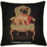 Mops Auf Einen Grünen Stuhl Schwarz Gobelin Kissen Cover Sham von designercushions
