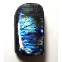 Blau Grün Gold Labradorit Poliert Freeform Display von designerrockshop