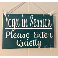 8x6 Yoga in Session Please Enter Quietly Custom Holzschild Namaste Om Relaxation Spa Do Not Disturb von designsbyprim