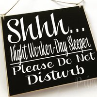 8x8 Shhh Day Sleeper Night Worker Please Do Not Disturb Nurse Friedhof Schicht Benutzerdefiniertes Holzschild Willkommen Nit Knock Nacker von designsbyprim