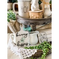Bunny Kisses Schneidebrett Schild Ostern Gestuftes Tablett Dekor von designstylebymarci