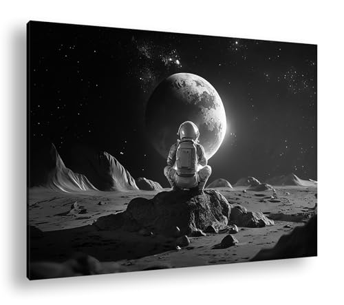 Astronaut auf dem Mond; staunend vor der Erde, ein Moment der Einsamkeit und des Staunens. Format:90x60 cm Effekt:Schwarz&Weiß als Leinwandbild, Motiv auf Echtholzrahmen, Hochwertiger Digitaldruck von deyoli