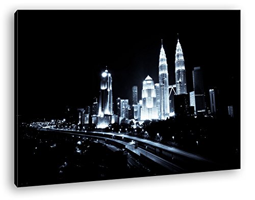 deyoli Nacht Skyline von Kuala Lumpur Format: 120x80 als Leinwand, Motiv fertig gerahmt auf Echtholzrahmen, Hochwertiger Digitaldruck mit Rahmen, Kein Poster oder Plakat von deyoli
