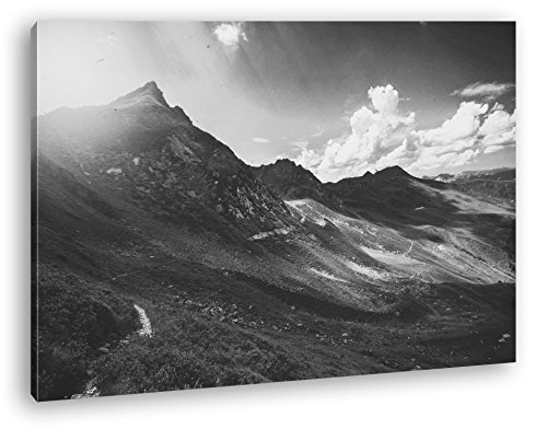 deyoli Sonnenaufgang über grünen Bergen Format: 80x60 Effekt: Schwarz/Weiß als Leinwandbild Motiv fertig gerahmt auf Echtholzrahmen, Hochwertiger Digitaldruck mit Rahmen von deyoli