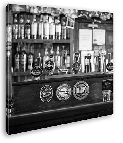 deyoli Theke in einem Irischen Bar Format: 60x60 Effekt: Schwarz&Weiß als Leinwandbild, Motiv auf Echtholzrahmen, Hochwertiger Digitaldruck mit Rahmen, Kein Poster oder Plakat von deyoli