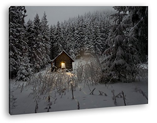 deyoli kleine Winterhütte im tiefen Kieferwald Format: 80x60 als Leinwandbild, Motiv fertig gerahmt auf Echtholzrahmen, Hochwertiger Digitaldruck mit Rahmen, Kein Poster oder Plakat von deyoli