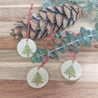 Weihnachtsanhänger Keramik Weihnachtsbaum 3Teiliges Set von dieKunstwerkstatt