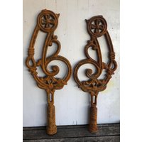 Geländerstab Set Eisenguss Rostobjekte Ornamente Gartendeko Rankhilfe Skulptur Fragmente Shabby Chic Brocante Zaunelemente Traumpatina Geländerstab Set Eisenguss Rostobjekte Ornamente Gartendeko Rankhilfe Skulptur Fragmente Shabby Chic Brocante Zaunelemente Traumpatina von diekleineManufaktur