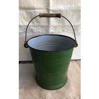 Vintage Emailleeimer Grasgrüne Qualitätsemaille Emailletopf Mit Holzgriff Shabby Chic Farmhouse Gartendeko Pflanztopf Kücheneimer Rustikal Vintage Emailleeimer Grasgrüne Qualitätsemaille Emailletopf Mit Holzgriff Shabby Chic Farmhouse Gartendeko Pflanztopf Kücheneimer Rustikal von diekleineManufaktur