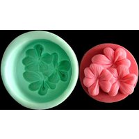 Runde Weißspitzen Klee Seifenform Flexible Silikon Backform Kuchenform Polymer Clay Harz Handwerk Backen Werkzeuge Badebombe Runde Weißspitzen Klee Seifenform Flexible Silikon Backform Kuchenform Polymer Clay Harz Handwerk Backen Werkzeuge Badebombe von diyhappyending
