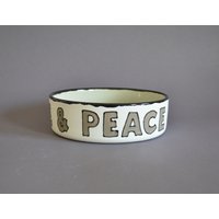 Keramiknapf Mit Personalisierung Im Comic Style Keramiknapf Mit Personalisierung Im Comic Style von dkKeramikWerkstatt