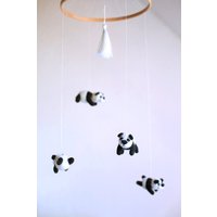 Panda Mobile Für Ein Babybett, Schwarz-Weiß Kinderzimmer Dekor von dodoMobiles