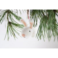 Weiße Nadel Gefilzt Weihnachtshase Ornament von dodoMobiles