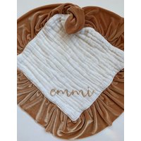 Loveys 6-Lagige Musselin Samtborte Mit Personalisiertem, Handgesticktem Namen ~ Baby Lovey Kinderzimmerdeko Individuelles Babygeschenk Erbstück von dolcedreams