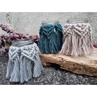 Makramee Windlicht | Handgefertigtes Boho Teelichthalter Umweltfreundliches Geschenk Kerzenglas Model "Nepal" von donawoodandcord