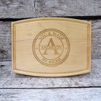 Familienname Schneidebrett - Schneidebrett Aus Holz - Hochzeitsgeschenk - Herr & Frau - Geschenk Zur Wohnungseinführung - Küchengeschenk von donebetter