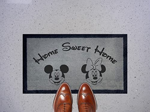 Disney Fußmatte mit Gravur, 40 x 70 cm, für den Innenbereich, Motiv: Home Sweet Home, Mickey & Minnie (Hellgrau) von doormatsonline