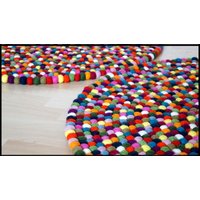 Filzkugelteppich - Designer Teppich Filz -Multicolor Kinderteppich Rund von dorfmadlcom