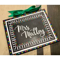 Chalkboard Brights Polka Dots Lehrer Leinwand Benutzerdefinierte Malerei Namensschild Türschild Kranz von dreamcustomartwork