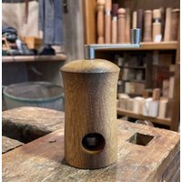 Muskatmühle Aus Alter Fassdaube | Eichenfass Muskatmühle Aus Alter Fassdaube | Eichenfass von drechselartefakte